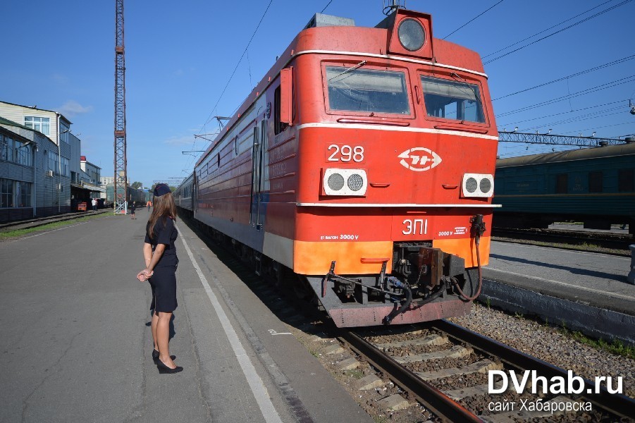 Поезд хабаровск комсомольск на амуре купить билет. Ванино Хабаровск поезд. Поезд Тында Комсомольск на Амуре. ДВЖД Хабаровск. Дальневосточный поезд Хабаровск.