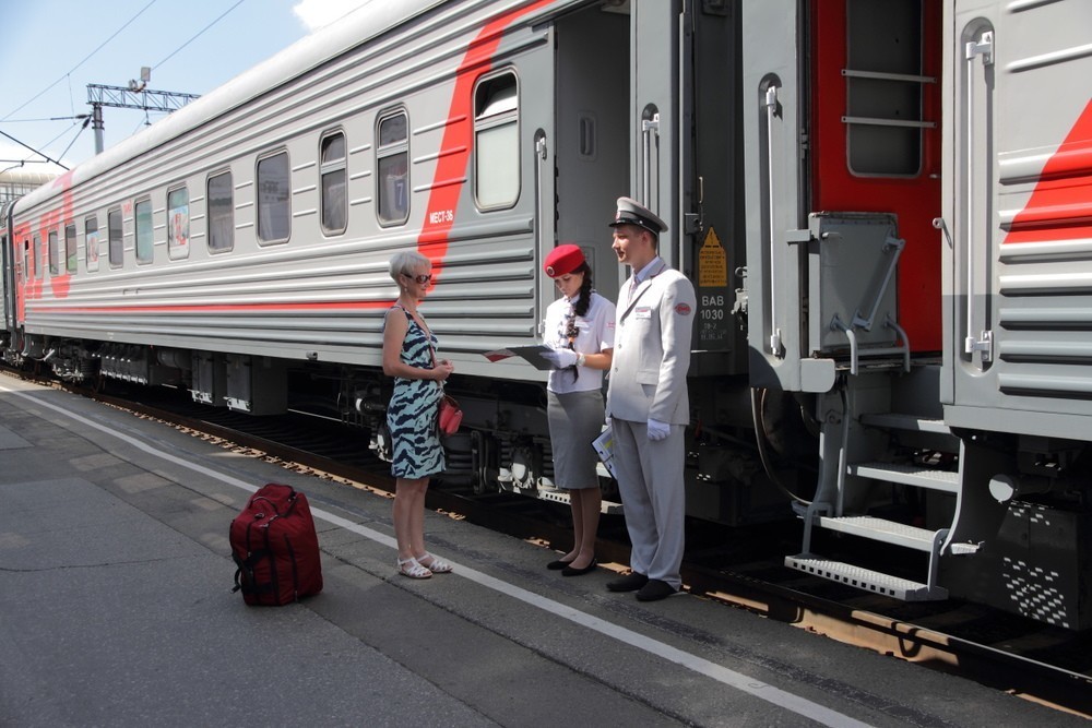 Поезд находка хабаровск. Проводники ФПК Владивосток. ФПК Куйбышевский поезд. Вагон АО ФПК. ФПК Дальневосточный поезд.