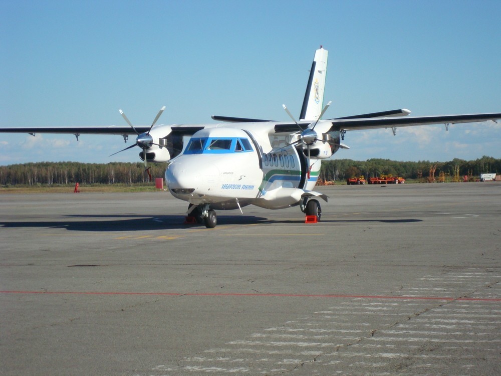 Хабаровские авиалинии сайт. Самолет l-410 хабаровские авиалинии. Шасси л-410. Самолёт л 410 ХАБАВИА. Let l-410 хабаровские авиалинии.