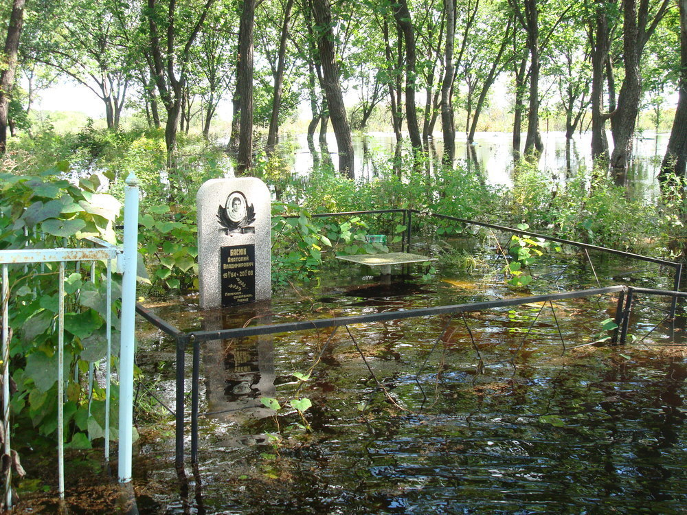 Николаевка могилы. Кладбище в Николаевке. Кладбище Николаевка Самара. Кладбище Николаевка Самара для военных.