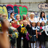 Сегодня все школьные дворы заполнены цветами — newsvl.ru