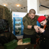 Молодежь не могла оторваться от макетов винтовок, пулеметов и мин — newsvl.ru