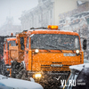 Белорусские тракторы и российские КамАЗы: какая техника ликвидирует последствия снегопада во Владивостоке (ФОТО)