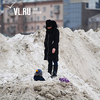 Жители и гости Владивостока гуляют и устраивают фотосессии на заваленной снегом центральной площади (ФОТО)