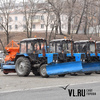 Снегоуборочная техника вышла на дороги Владивостока (ФОТО)