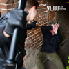 Уличные грабители избили женщину и мужчину во Владивостоке