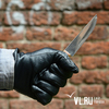 Во Владивостоке преступник тяжело ранил ножом мужчину возле дома