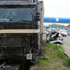 На «Океанской» грузовик Volvo протаранил две машины и снес столб: пострадали три человека (ФОТО)