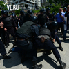 Во время митинга в сквере адмирала Макарова сотрудники ОМОНа задержали несколько протестующих (ВИДЕО)