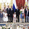 Владимир Путин вручил орден многодетной семье из Приморья (ФОТО)