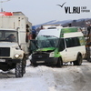 В пригороде Владивостока микроавтобус врезался в длинномер (ФОТО)