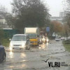 Из-за дождя во Владивостоке затруднено движение автомобилей (ФОТО)
