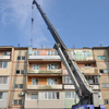 Четыре лоджии за сутки демонтировали строители в аварийном доме в Уссурийске (ФОТО)