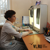 Жительница Владивостока получила тяжелые травмы, упав возле дома на железный штырь