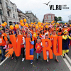 Оранжевая колонна VL.ru поздравила Владивосток с днем рождения песнями и кричалками (ФОТО)