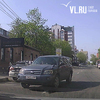 На Бестужева водитель Toyota Kluger проехал по односторонней навстречу потоку машин (ВИДЕО)