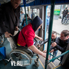 «Люди не обучены принимать маломобильных граждан» — инвалиды-колясочники проверили доступность владивостокских автобусов (ФОТО; ВИДЕО)