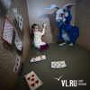 «Внутри сказки» – десятки гостей и жителей Владивостока становятся частью нарисованных 3D-«чудес в стране Алисы»