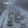 Заснеженные дороги, мало автобусов и пробки: Владивосток как может справляется с месячной нормой осадков (ФОТО; ВИДЕО)