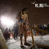 Владивостокцы искупались на Крещение в иордани на Спортивной набережной, несмотря на снегопад и мороз (ФОТО)