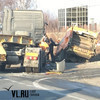 В пригороде Владивостока мусоровоз протаранил легковушку и длинномер (ФОТО)
