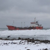 На Сахалине из-за ветра танкер с 400 тоннами дизтоплива выбросило на мель