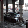 Во Владивостоке водитель протаранил торговый центр на Семеновской (ФОТО)