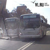 Маршрутный автобус пересек двойную сплошную и выехал на встречную полосу в районе Первой речки (ВИДЕО)