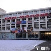 Судебные приставы вновь опечатали здание Дома молодежи во Владивостоке