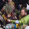 Христиане Владивостока отмечают Вербное воскресенье в Покровском соборе (ФОТО)