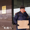 Возмущенный житель Приморья устроил одиночный пикет перед краевой администрацией во Владивостоке (ФОТО)