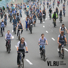 День молодежи во Владивостоке открыли велопробегом в тельняшках
