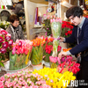 Мужчины дарят цветы и духи, женщины хотят счастья и любви — VL.ru провел предпраздничный опрос на улицах Владивостока (ВИДЕОБЛИЦ)