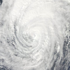 На Японию обрушился мощный тайфун — 13 человек погибли