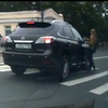 ГИБДД начала проверку водителя внедорожника, задевшего девушку на «зебре» во Владивостоке