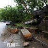 На Сипягина обрушилась подпорная стена: пострадали автомобили (ФОТО)