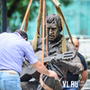 Во Владивостоке начался монтаж памятника Высоцкому (ФОТО; ВИДЕО)