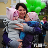 Молодые мамы Владивостока провели акцию в поддержку слингоношения детей (ВИДЕО)