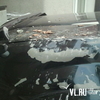 В центре Владивостока на Land Cruiser упал фрагмент фасада жилого дома (ФОТО)