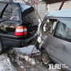 Во Владивостоке внедорожник упал на территорию автостоянки (ФОТО)