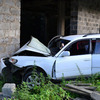 Во Владивостоке пьяный водитель сбил девушку на тротуаре и врезался в недостроенное здание (ФОТО)