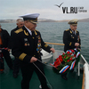 Во Владивостоке на воду спущены венки в память о погибших на войне моряках (ФОТО)