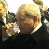 Министр регионального развития Виктор Басаргин выпил на Русском стакан опреснённой воды