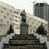 Во Владивостоке в отремонтированном сквере Макарова отваливается гранитная плитка (ФОТО)