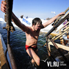 Любители ледяной воды сразились за звание лучшего в первенстве Владивостока по плаванью в проруби (ФОТО)