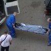 Во Владивостоке на автостоянке скончались двое парней