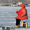 Во Владивостоке рыбаки ежедневно игнорируют запреты МЧС о выходе на лед