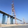 Строители Русского моста завершили бетонирование анкерных пролетов по обе стороны пролива (ФОТО)