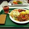 Во Владивостоке около пяти тысяч школьников из малообеспеченных семей кормят бесплатными обедами