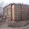 На проспекте 100 лет Владивостоку большегруз перевернулся и врезался в стену школы №38 (ФОТО)